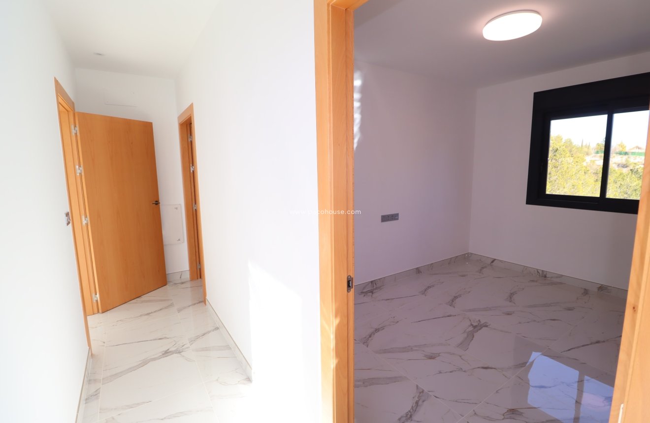 Resale - New Development -
La Parroquia