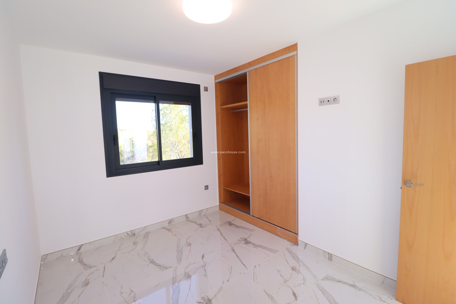 Resale - New Development -
La Parroquia