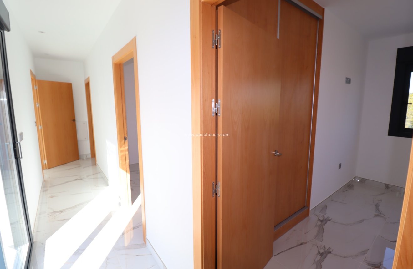 Resale - New Development -
La Parroquia