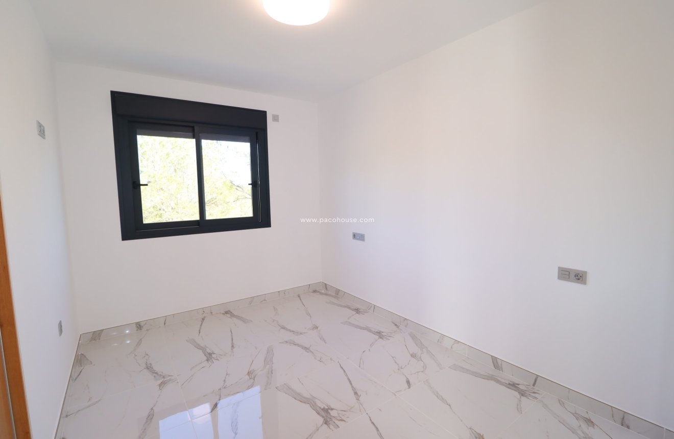 Resale - New Development -
La Parroquia