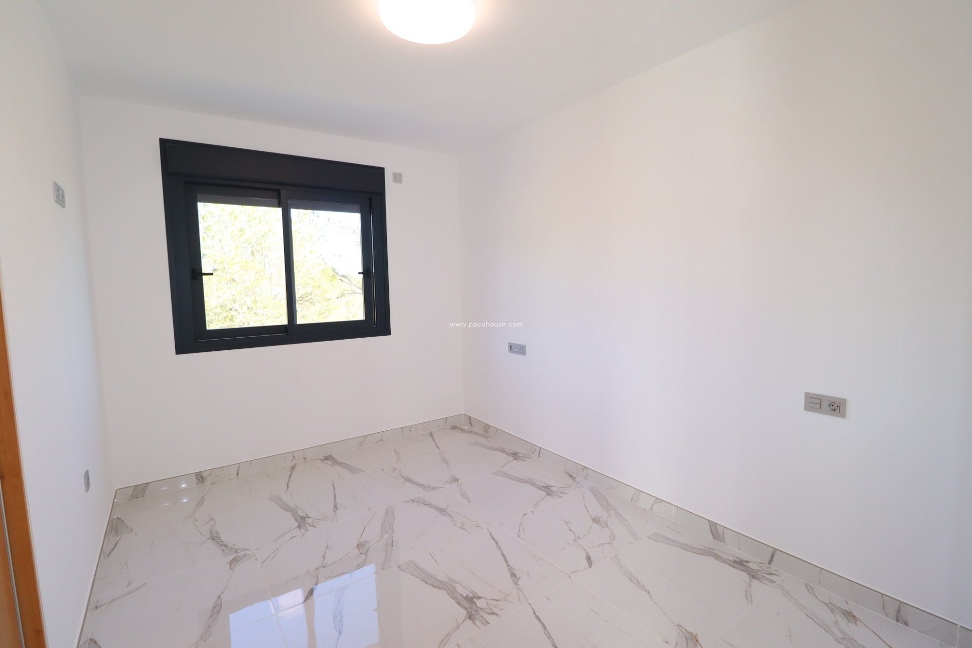 Resale - New Development -
La Parroquia