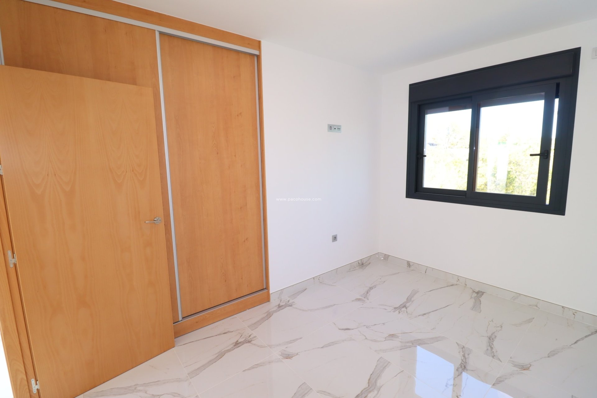 Resale - New Development -
La Parroquia