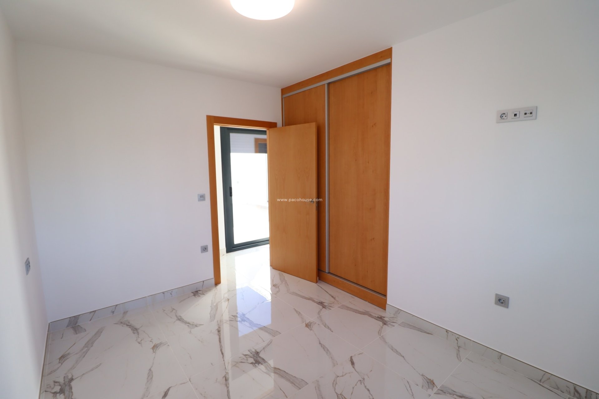 Resale - New Development -
La Parroquia