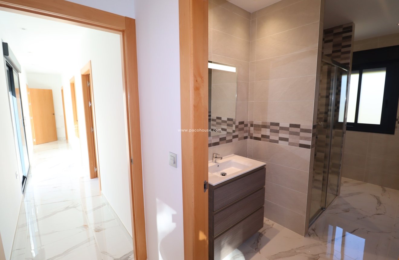 Resale - New Development -
La Parroquia