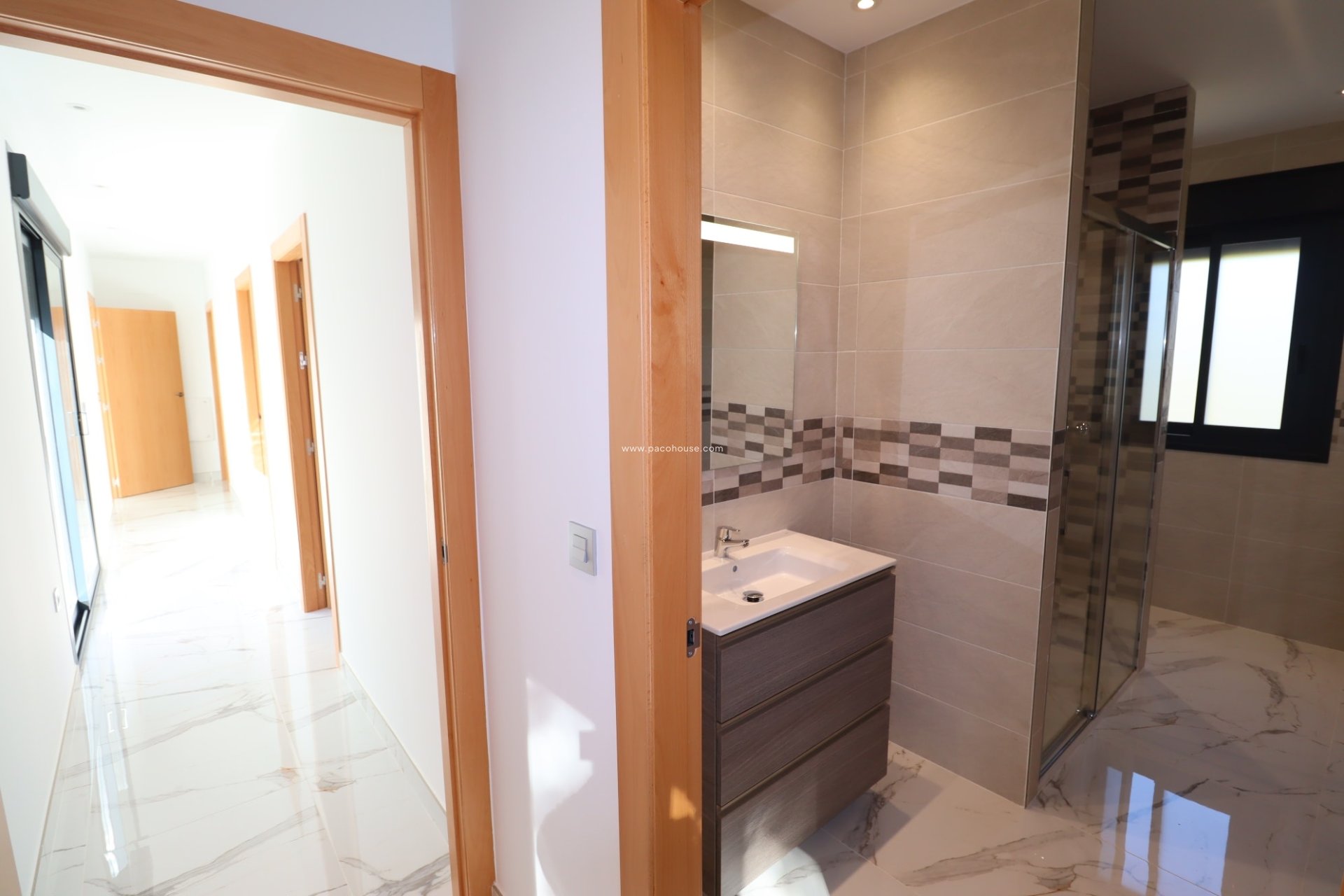 Resale - New Development -
La Parroquia