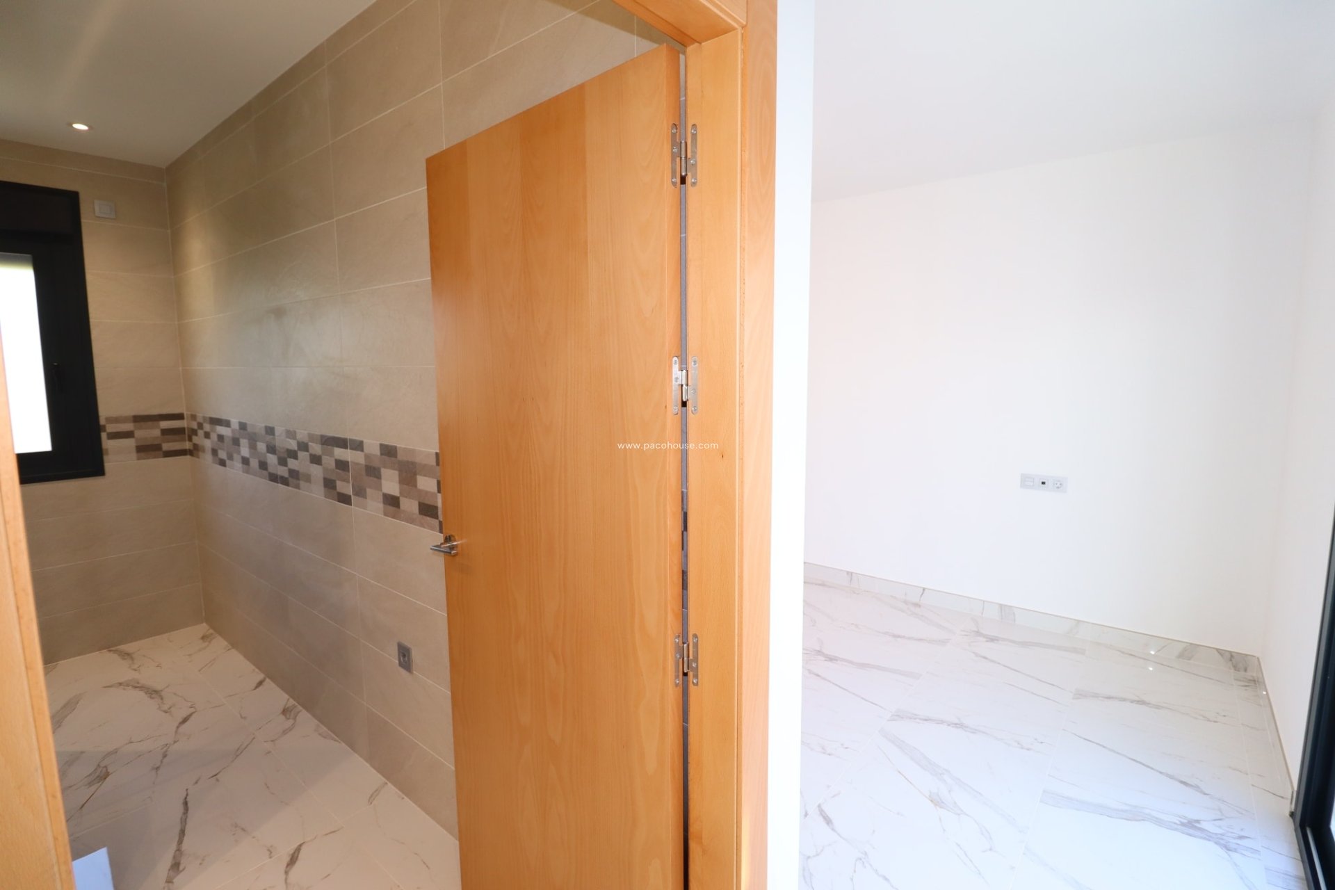 Resale - New Development -
La Parroquia