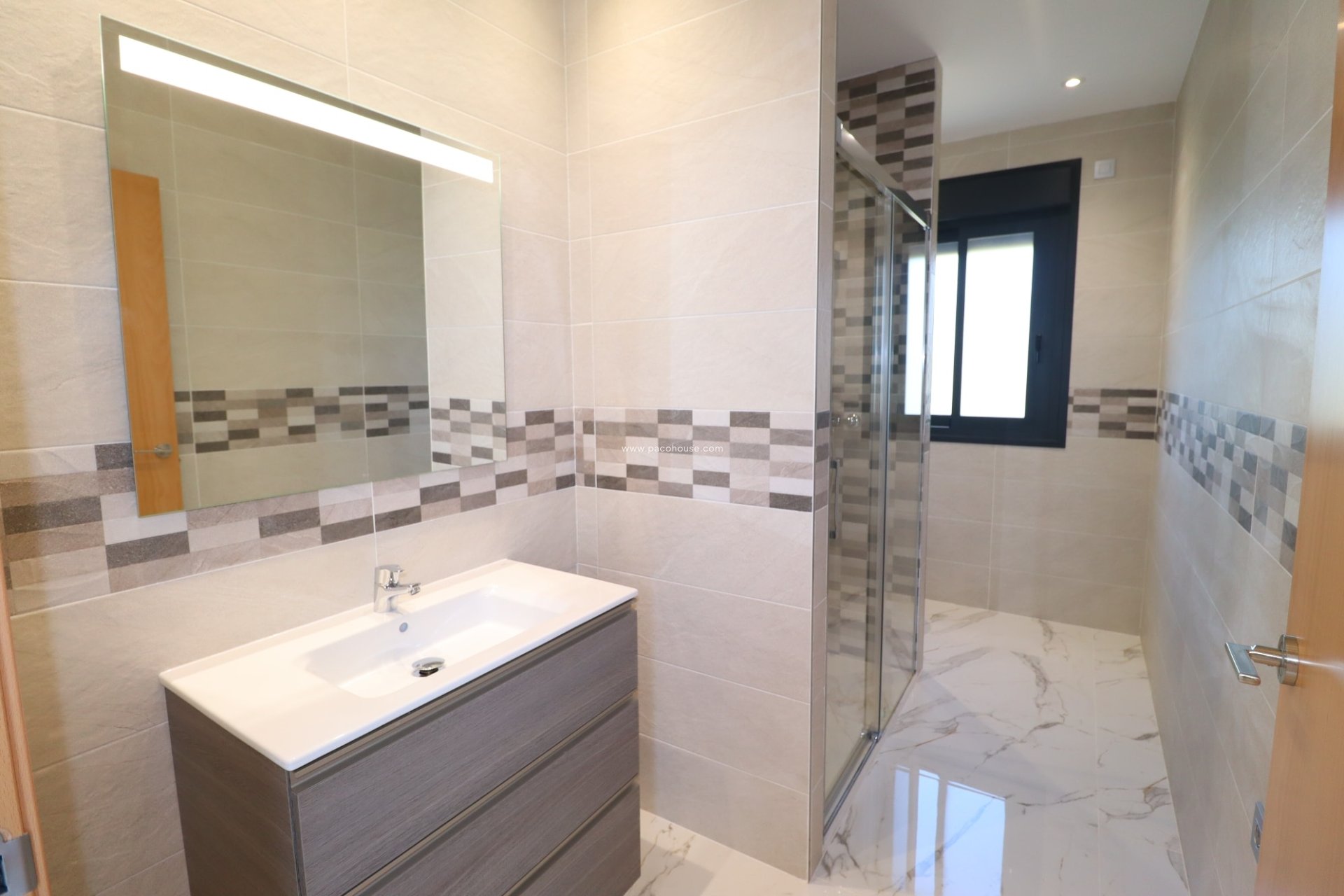 Resale - New Development -
La Parroquia