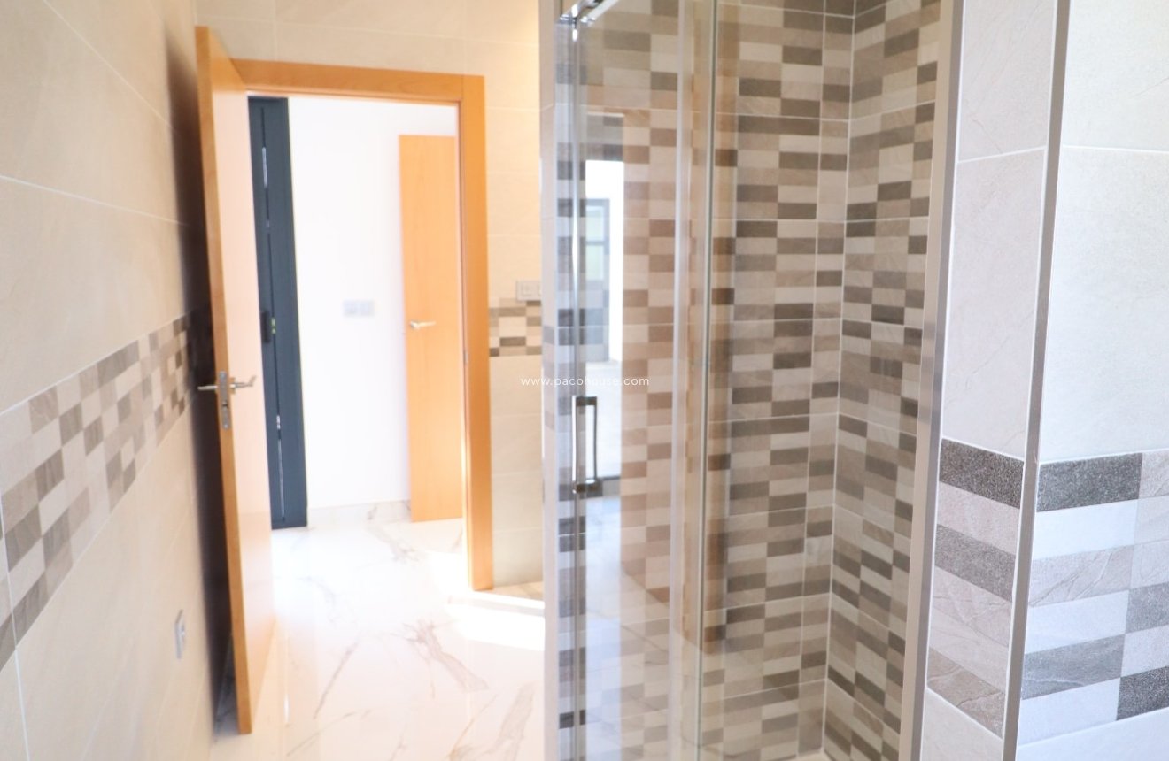 Resale - New Development -
La Parroquia