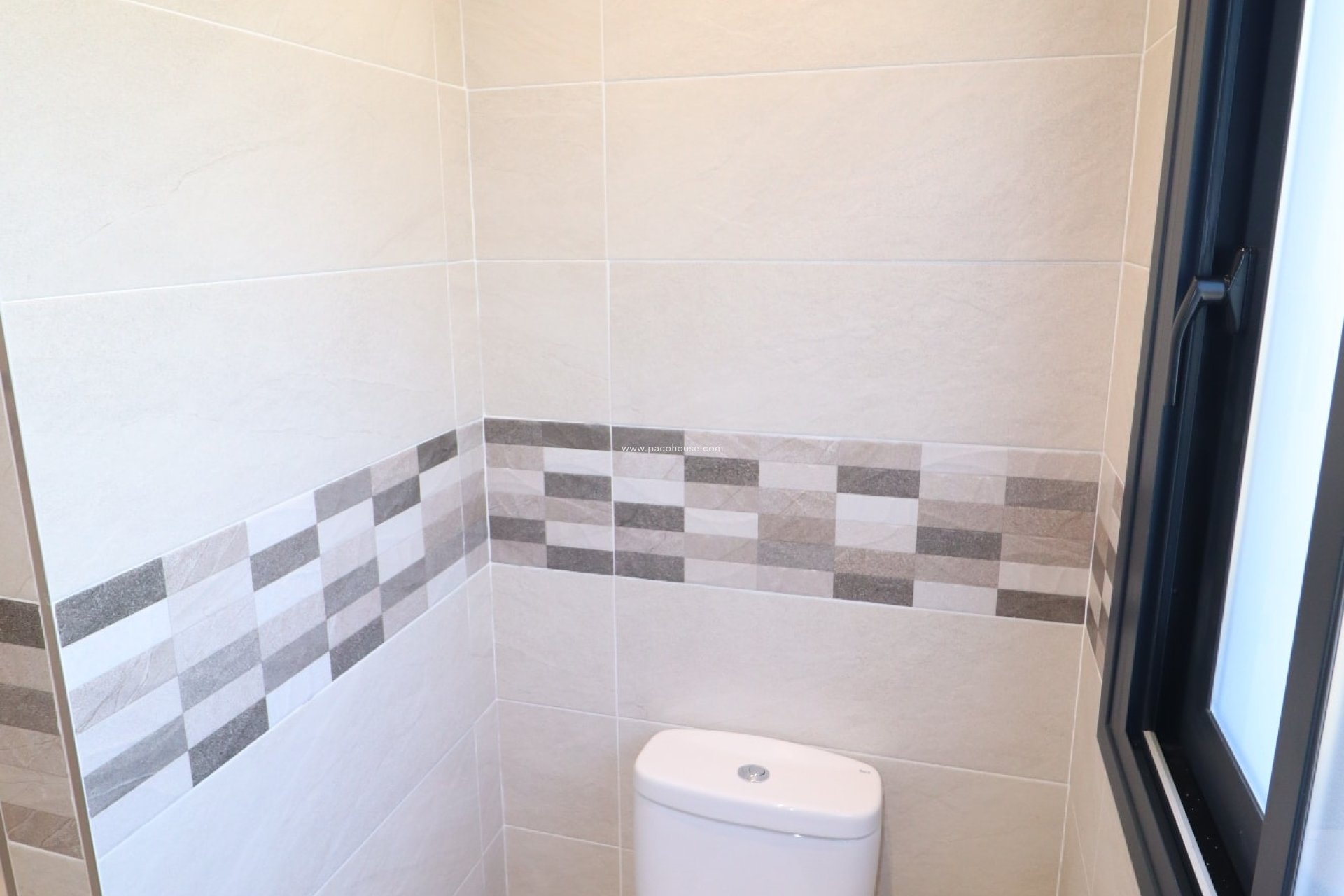 Resale - New Development -
La Parroquia