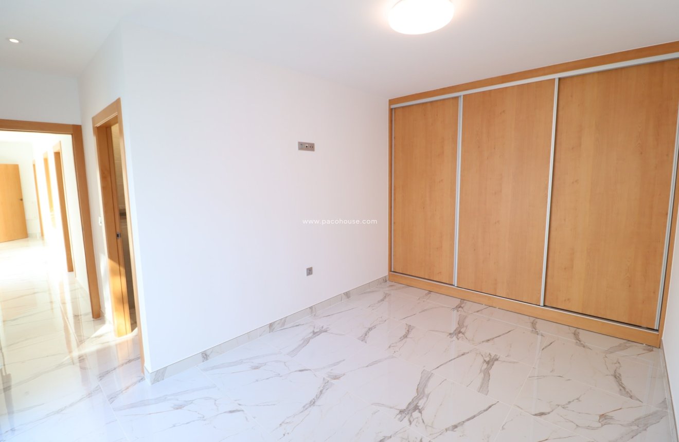 Resale - New Development -
La Parroquia