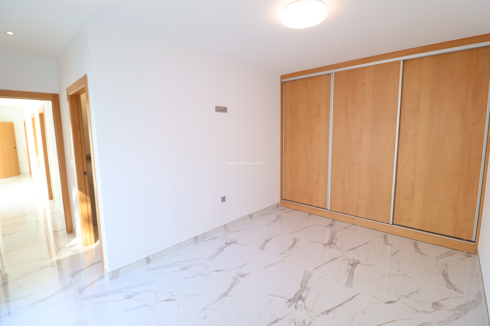 Resale - New Development -
La Parroquia