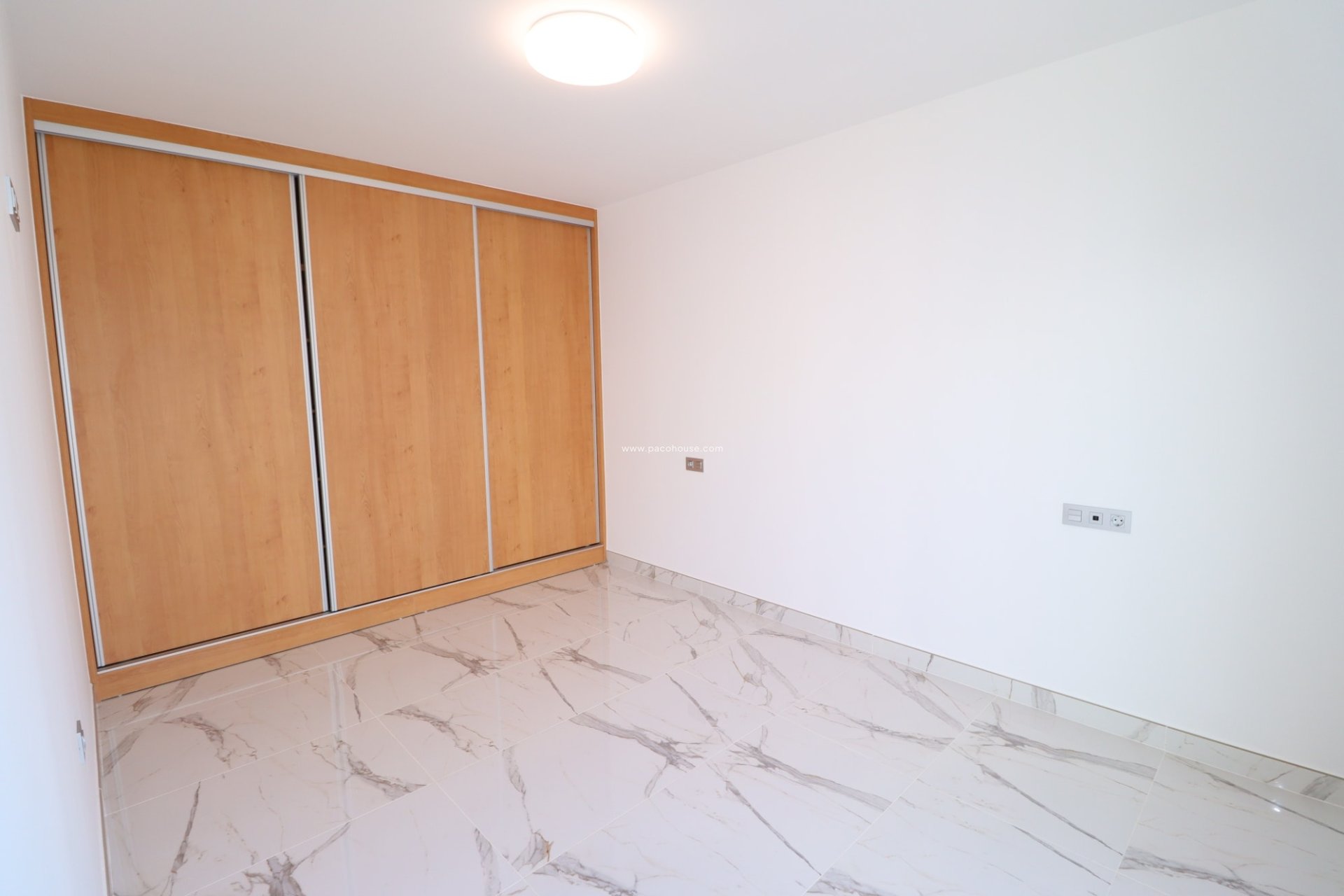 Resale - New Development -
La Parroquia