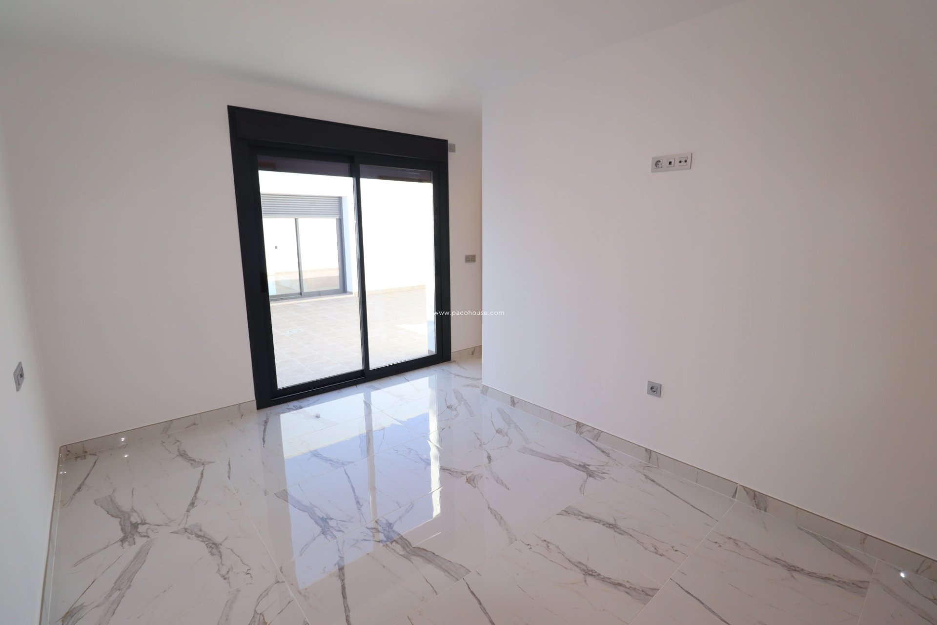 Resale - New Development -
La Parroquia