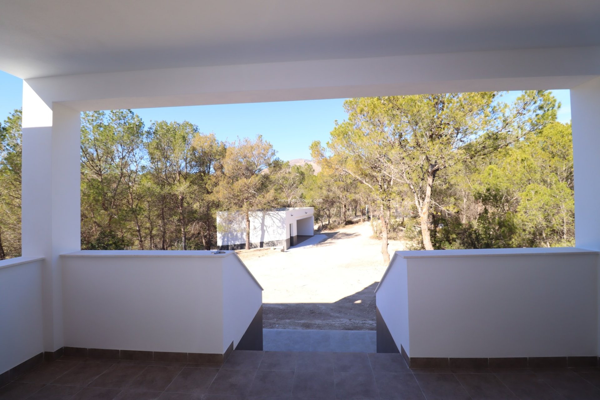 Resale - New Development -
La Parroquia