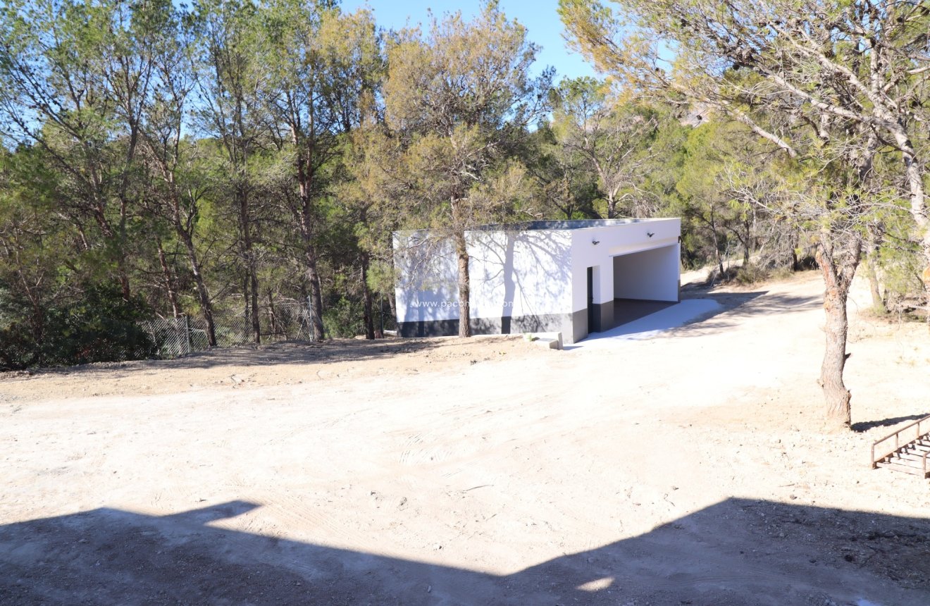 Resale - New Development -
La Parroquia