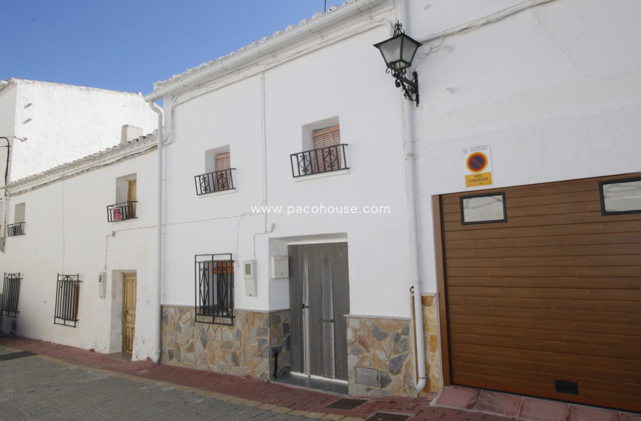 Resale - Town House -
Velez-Blanco