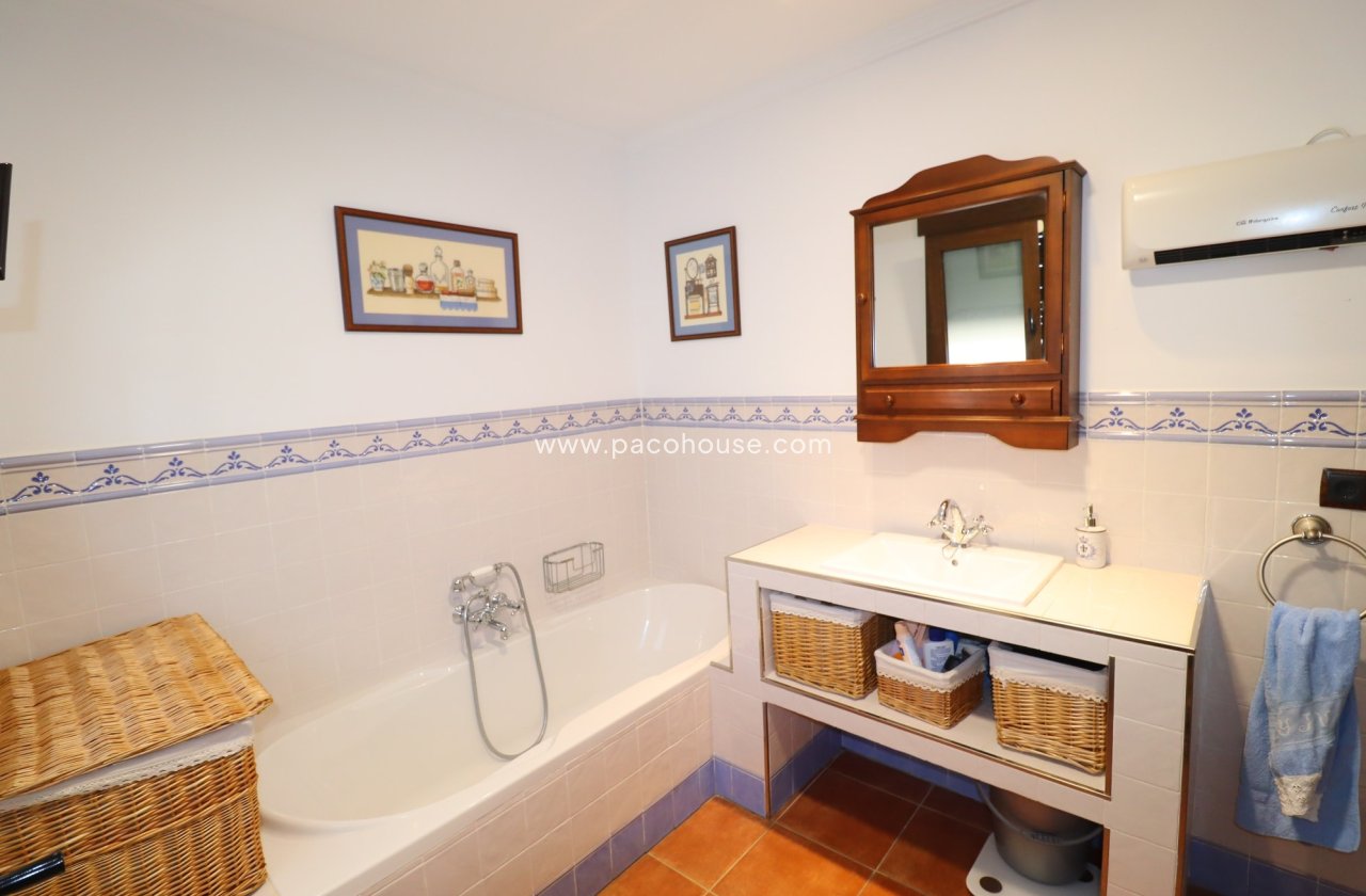 Resale - Villa -
Almendricos