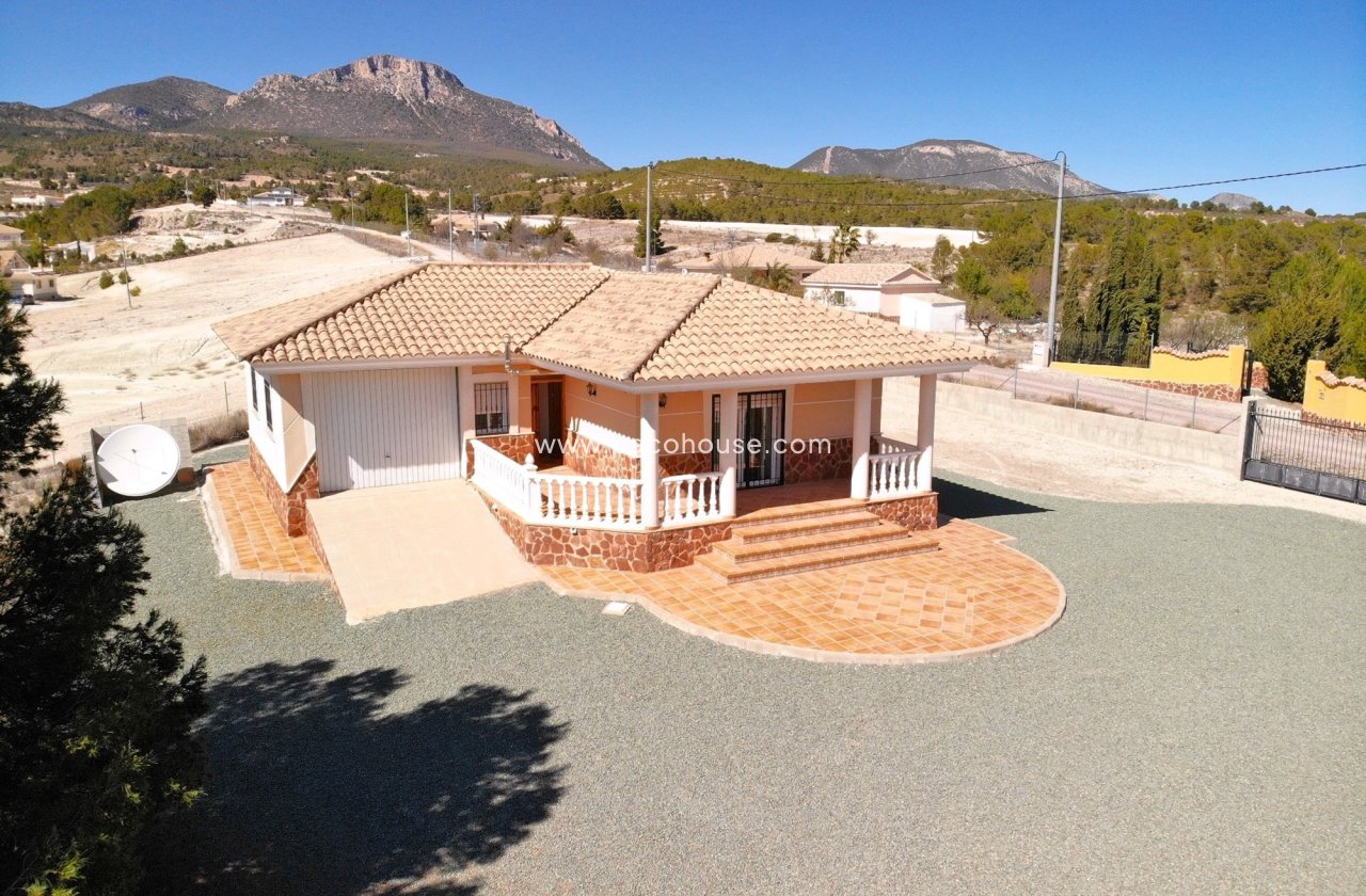 Resale - Villa -
La Parroquia