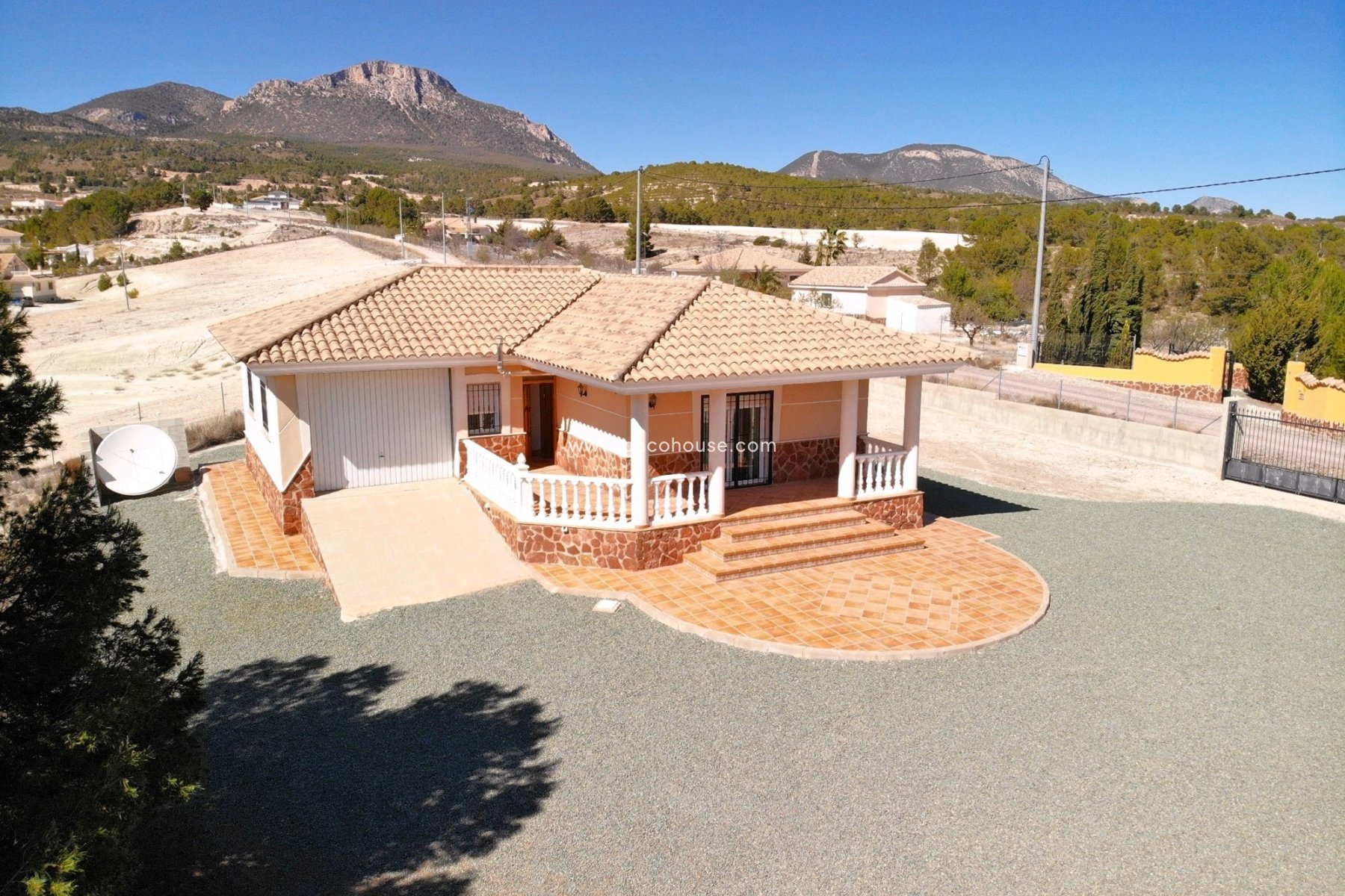 Resale - Villa -
La Parroquia