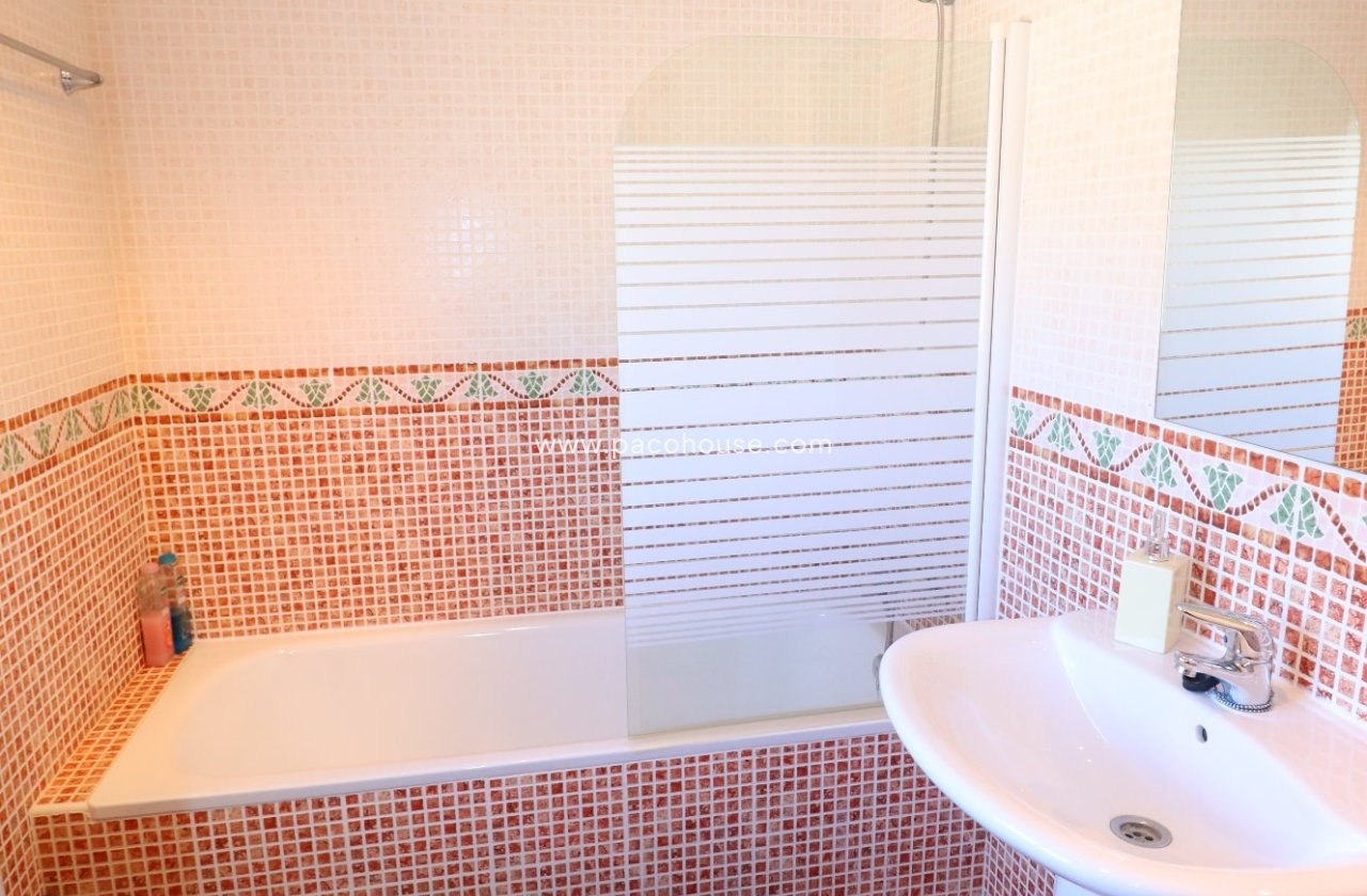 Resale - Villa -
La Parroquia