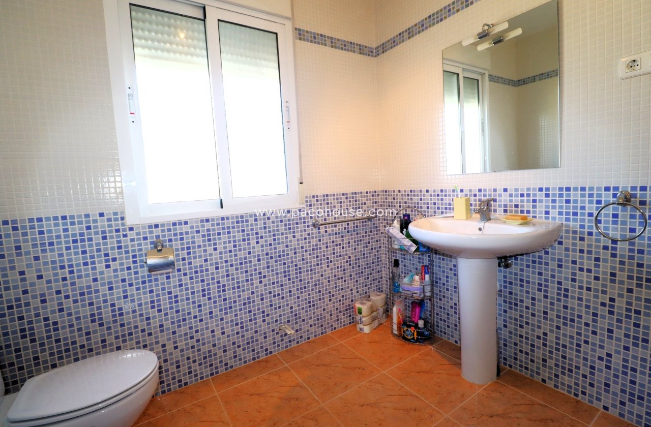 Resale - Villa -
La Parroquia