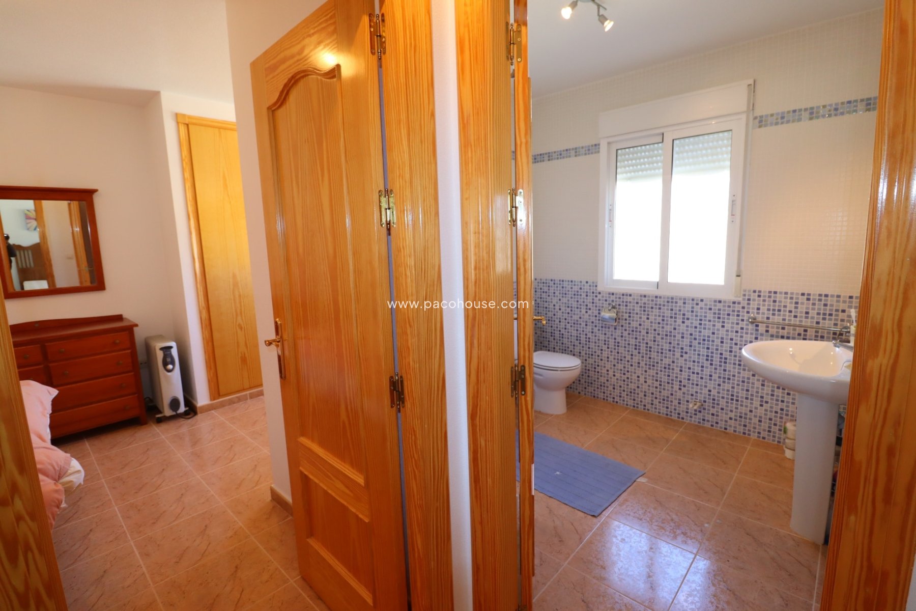 Resale - Villa -
La Parroquia