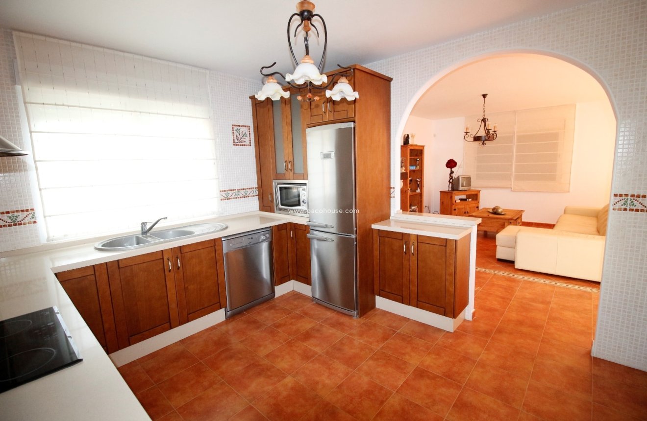 Resale - Villa -
La Parroquia