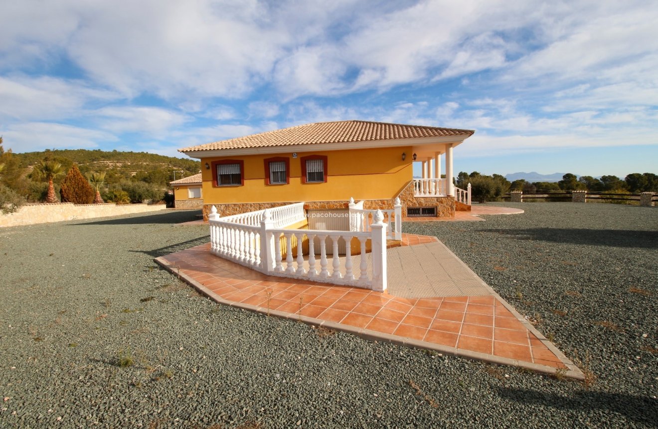 Resale - Villa -
La Parroquia