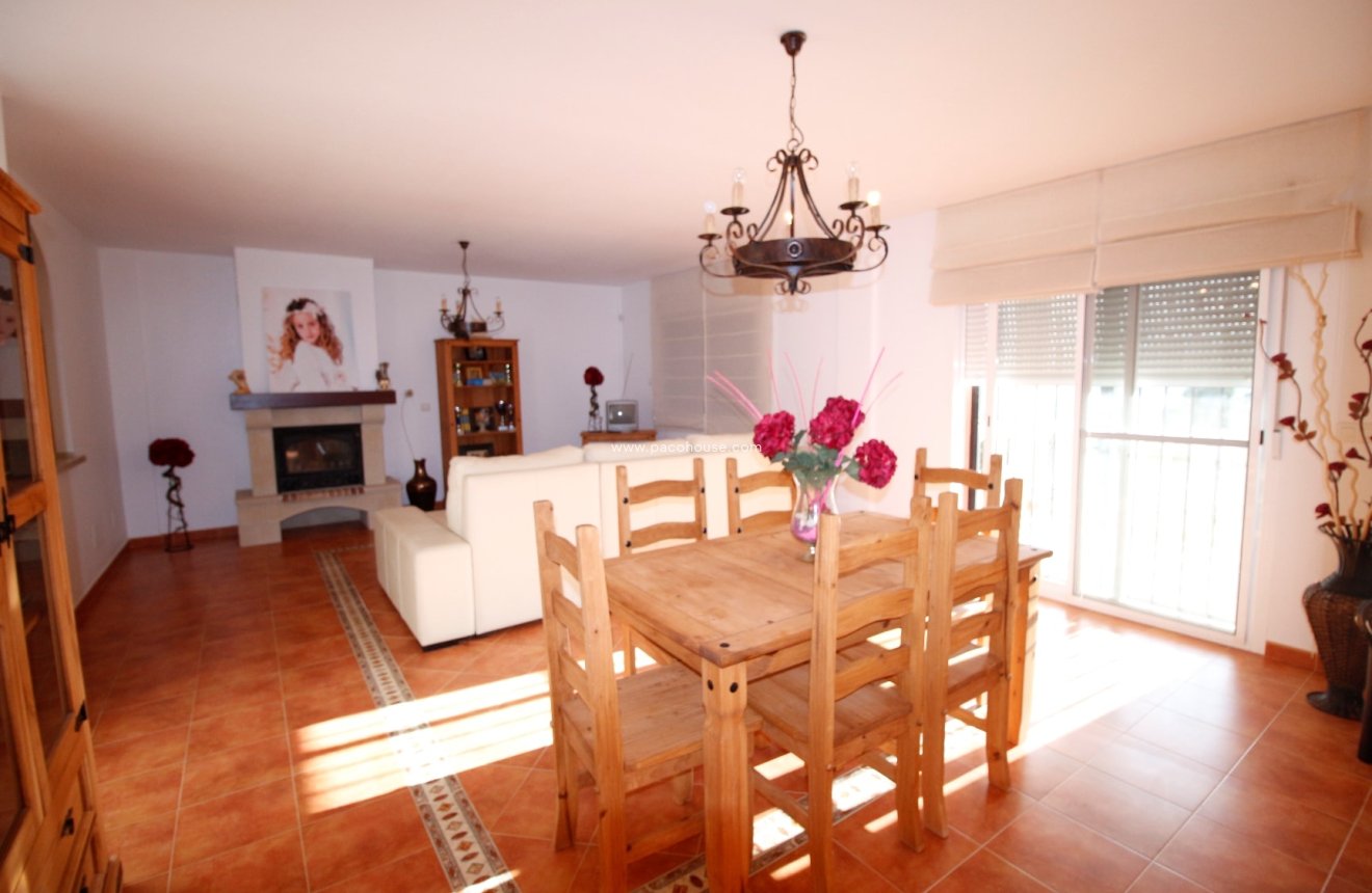 Resale - Villa -
La Parroquia