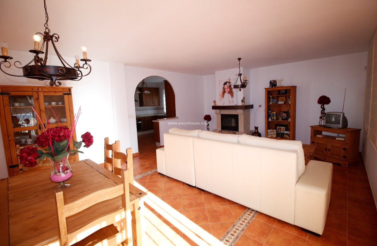 Resale - Villa -
La Parroquia