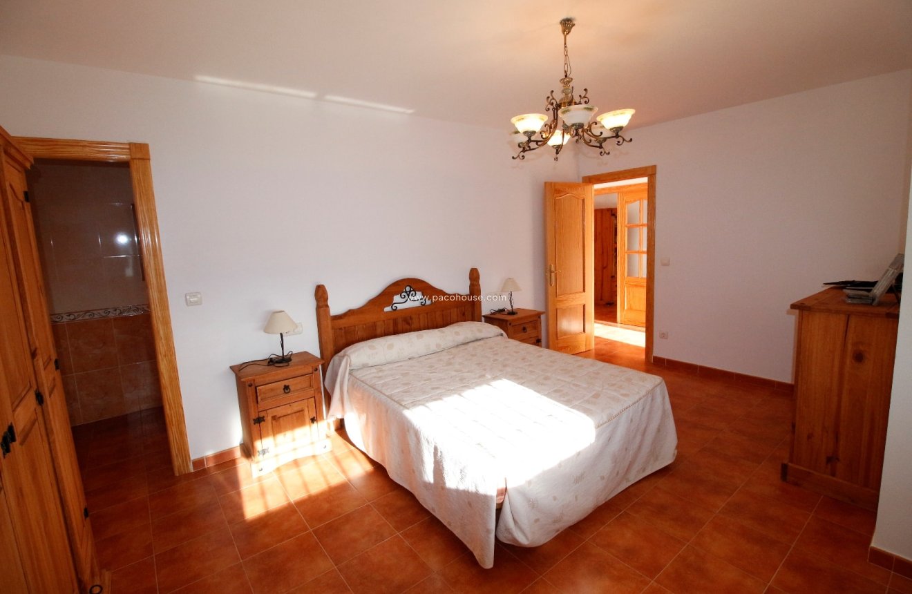 Resale - Villa -
La Parroquia