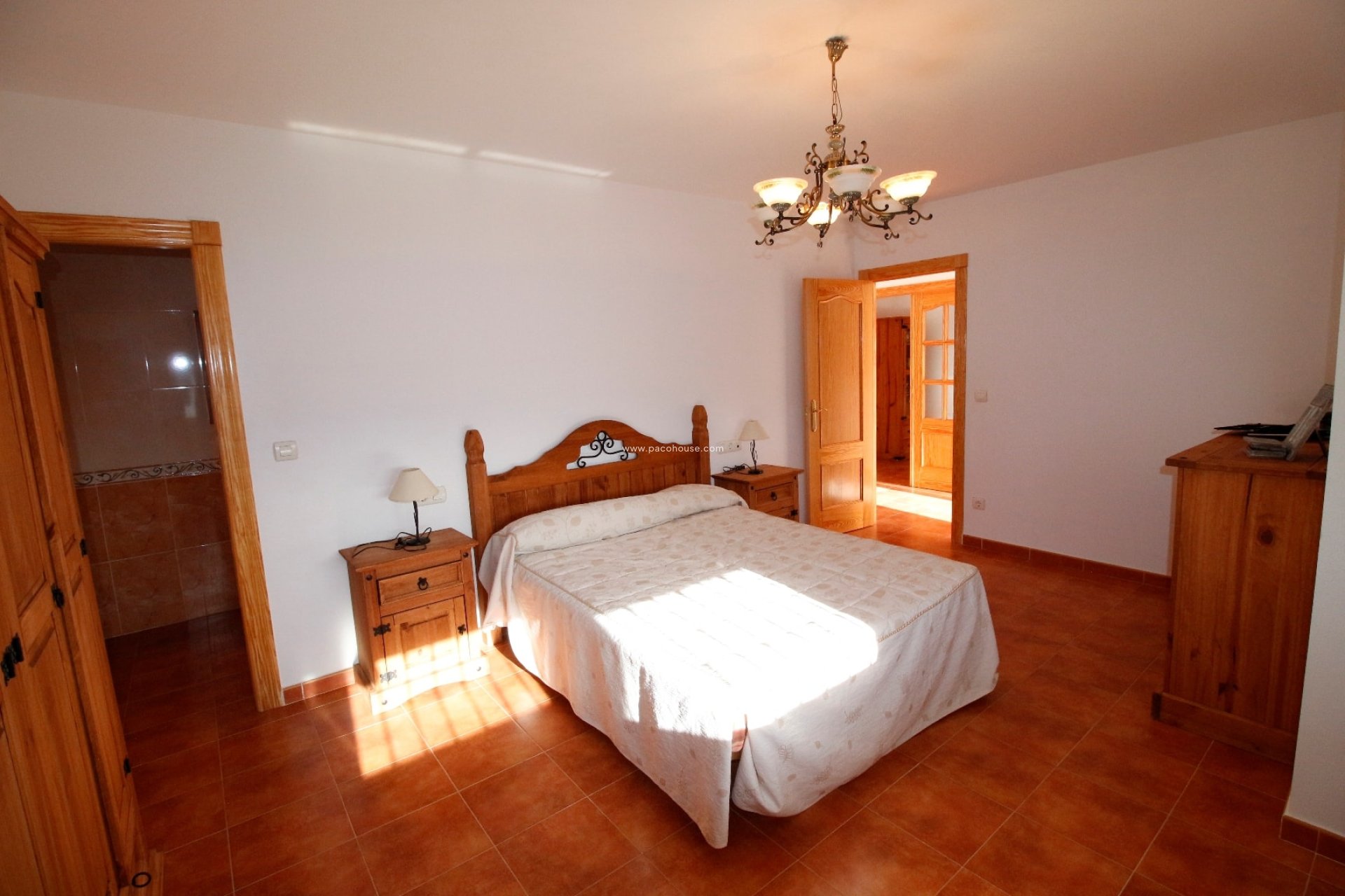 Resale - Villa -
La Parroquia