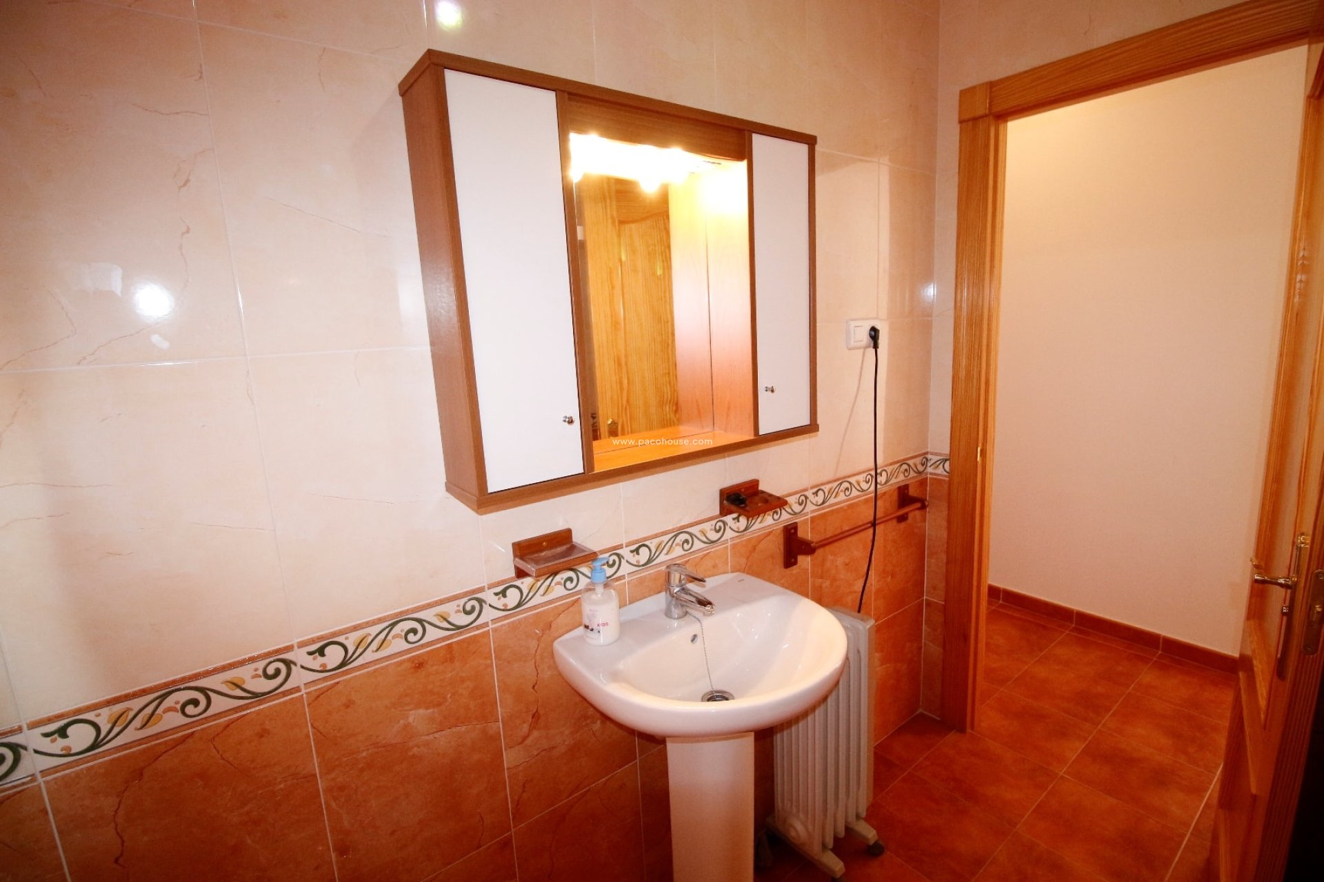 Resale - Villa -
La Parroquia