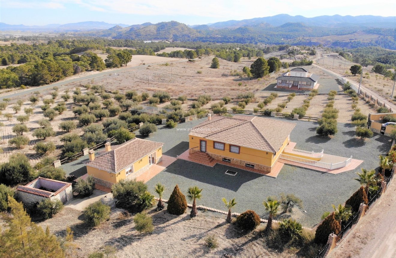 Resale - Villa -
La Parroquia