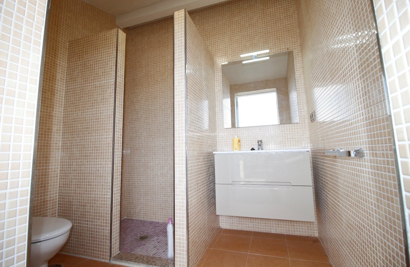 Resale - Villa -
La Parroquia