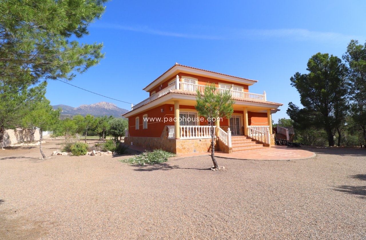 Resale - Villa -
La Parroquia
