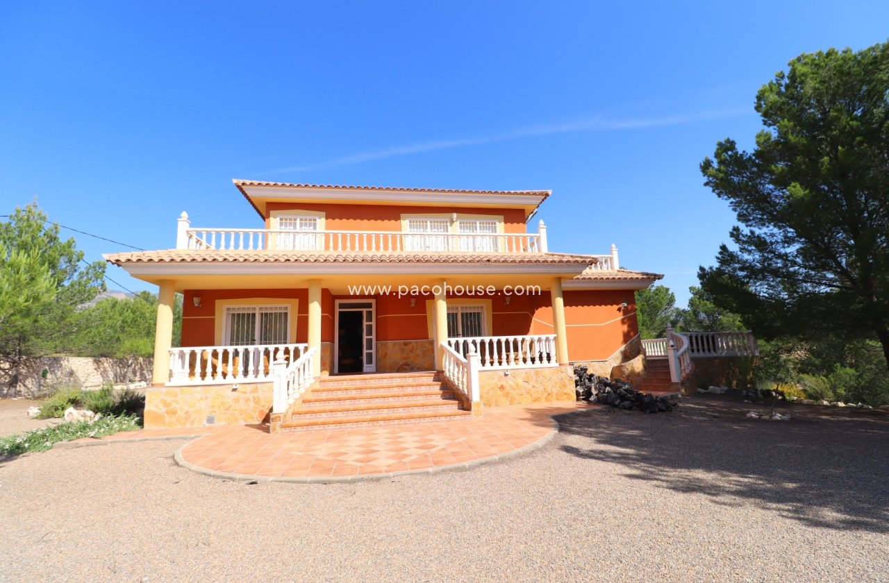 Resale - Villa -
La Parroquia