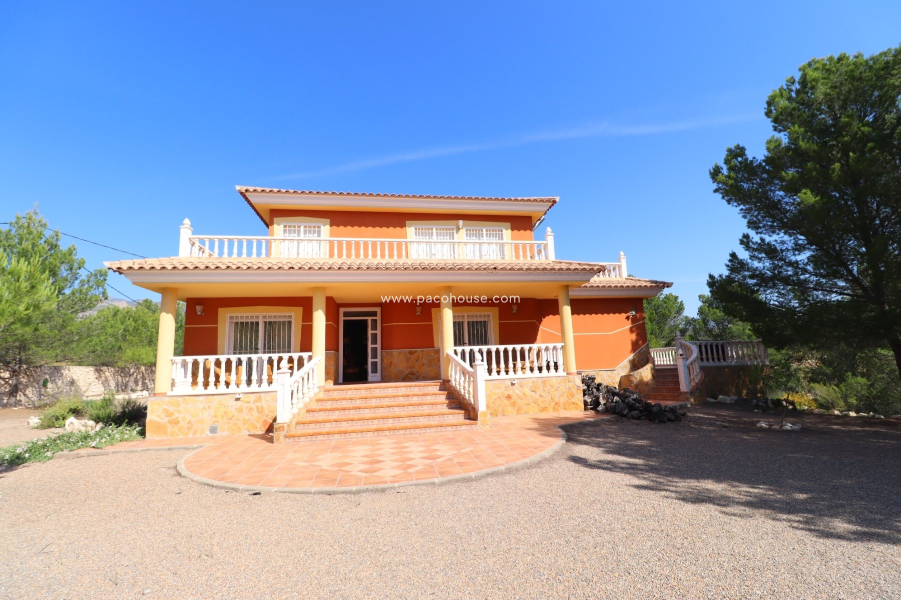 Resale - Villa -
La Parroquia