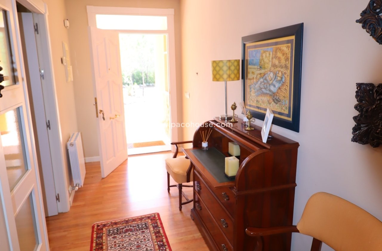 Resale - Villa -
La Parroquia