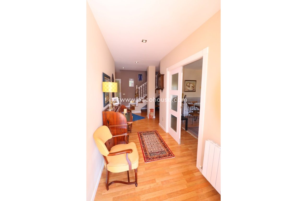 Resale - Villa -
La Parroquia