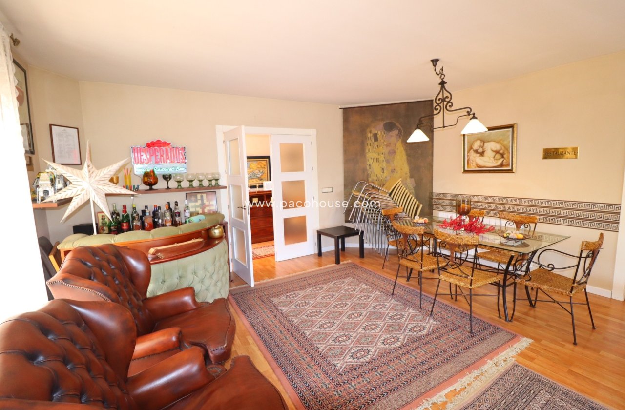 Resale - Villa -
La Parroquia