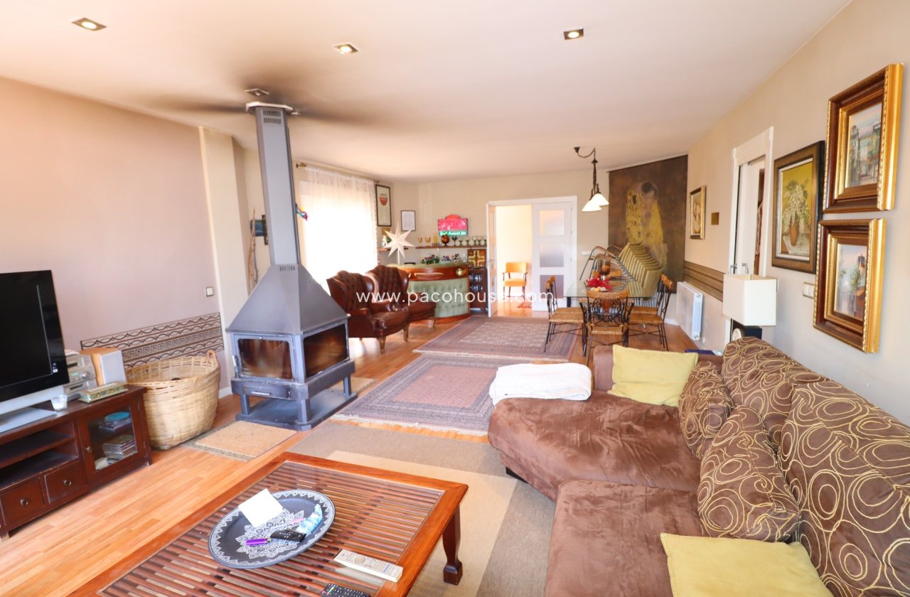 Resale - Villa -
La Parroquia