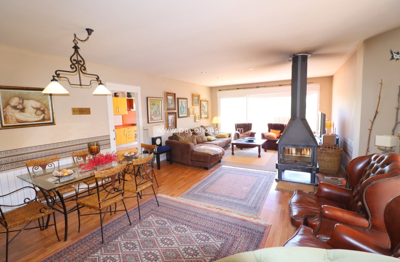 Resale - Villa -
La Parroquia