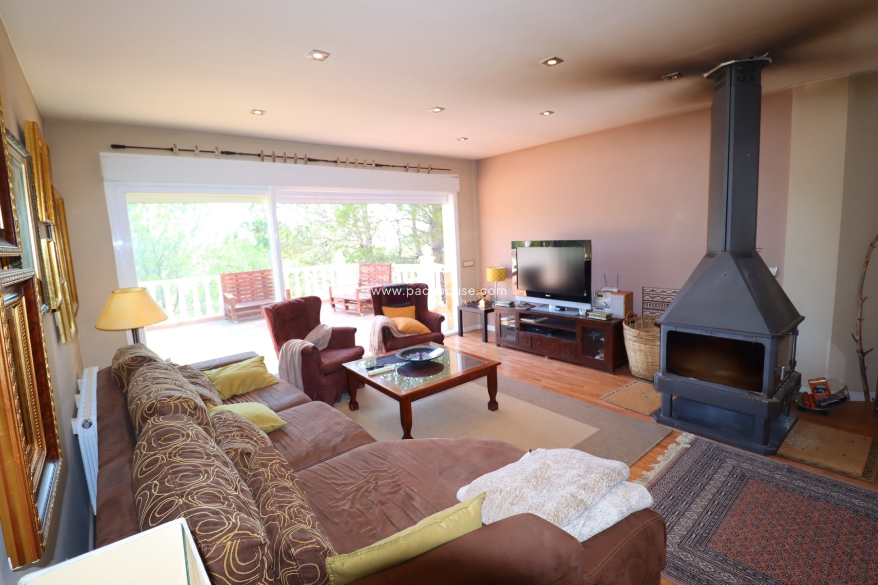 Resale - Villa -
La Parroquia