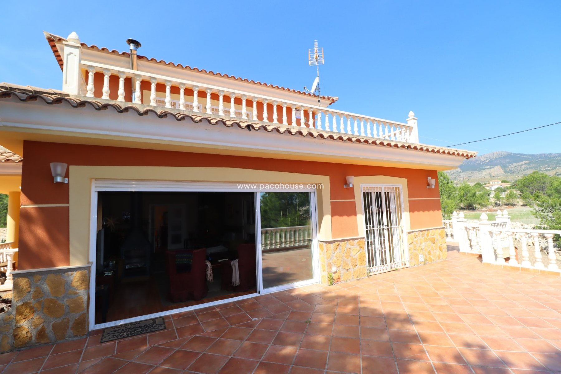 Resale - Villa -
La Parroquia