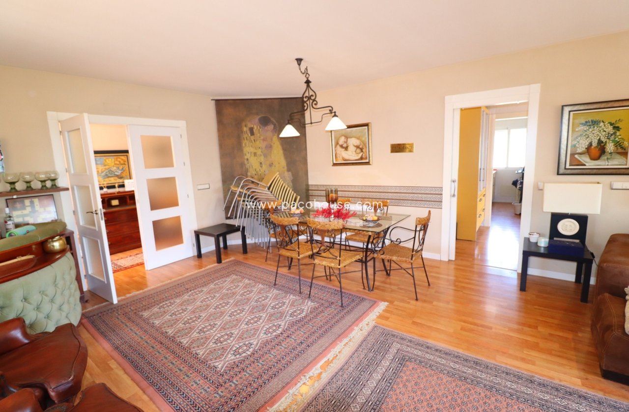 Resale - Villa -
La Parroquia