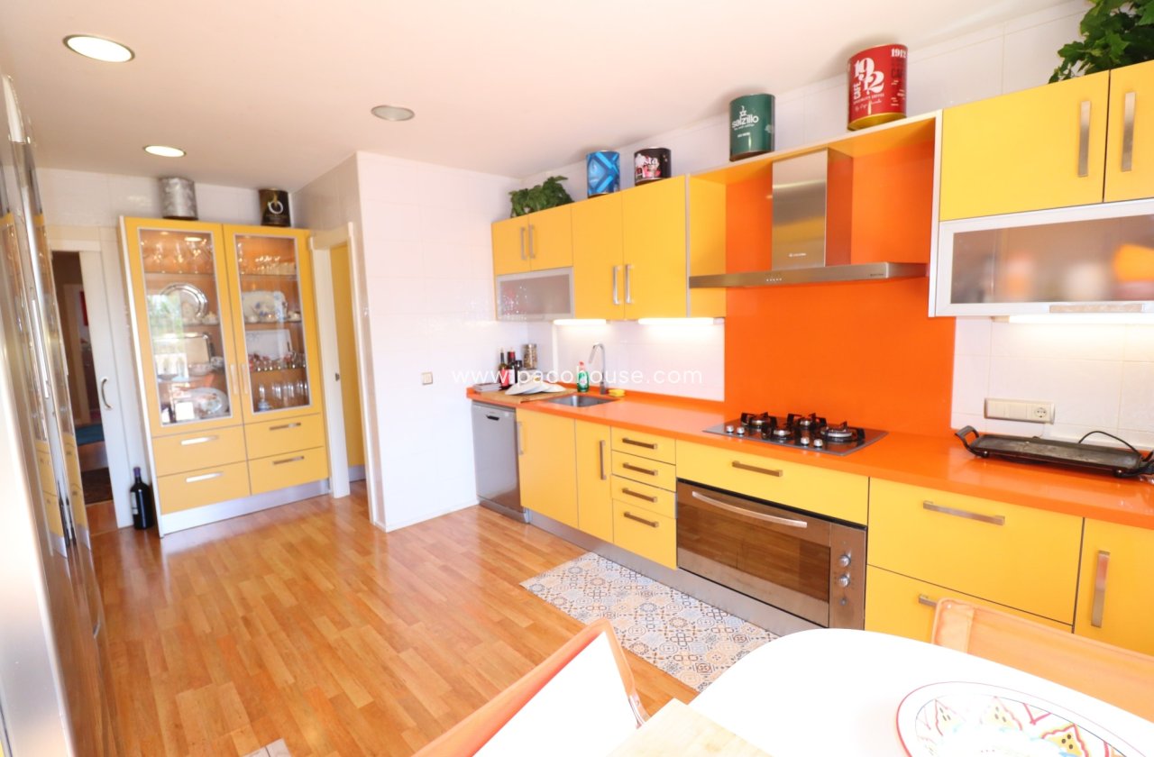 Resale - Villa -
La Parroquia