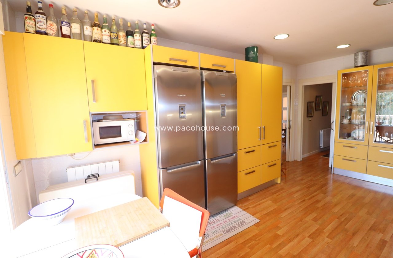 Resale - Villa -
La Parroquia