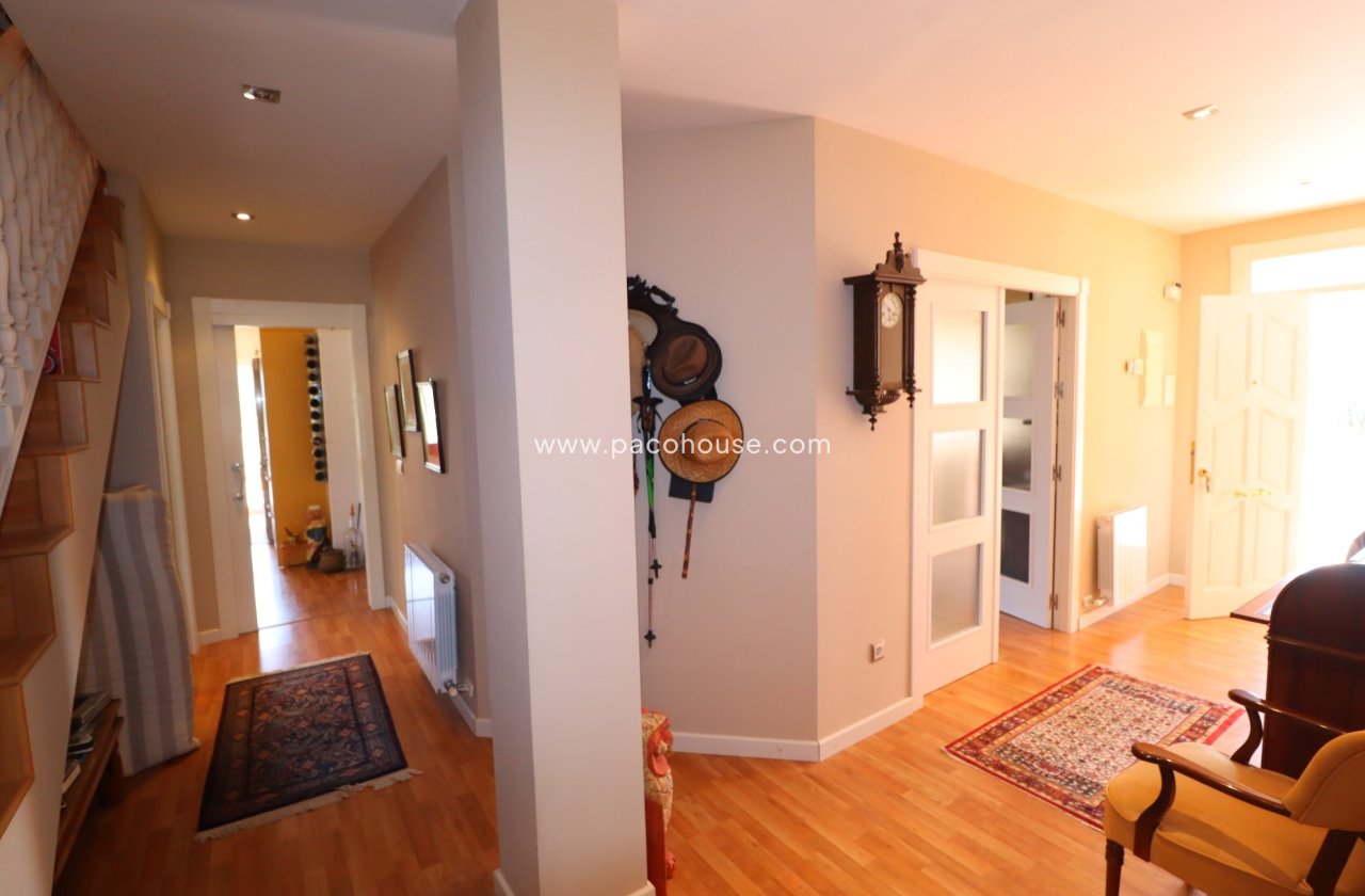 Resale - Villa -
La Parroquia