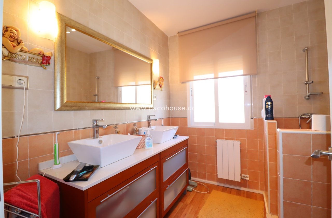 Resale - Villa -
La Parroquia